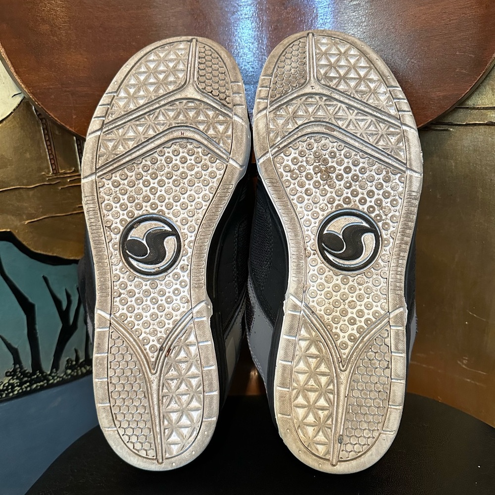 DVS Skateboard Sneakers - Picture 5 of 5